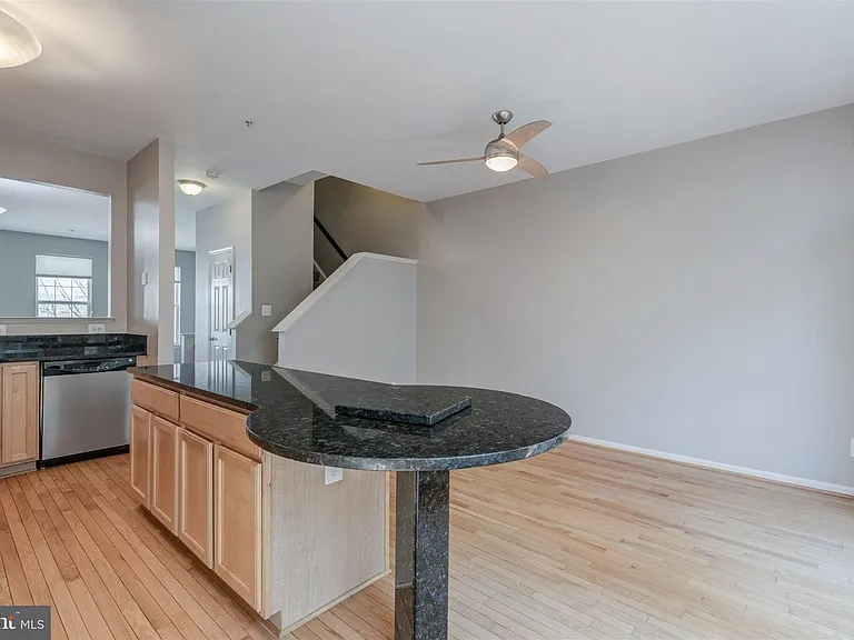 5140 Donovan Dr — Photo 12