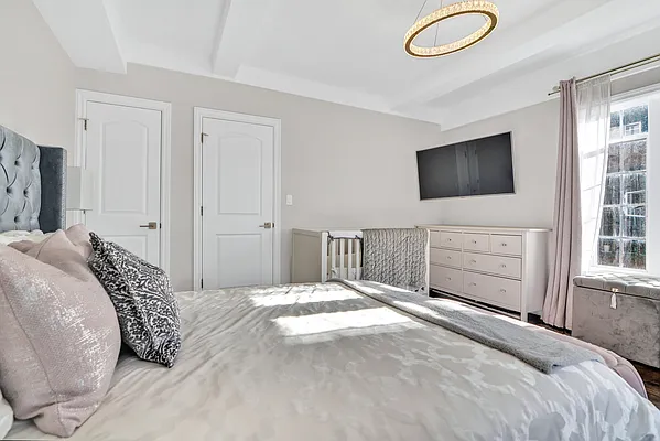 Sold by Hillel Realty Group | media 9