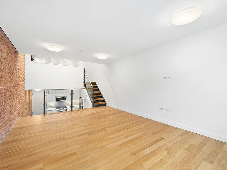 259 W 10th St #2D — Photo 2