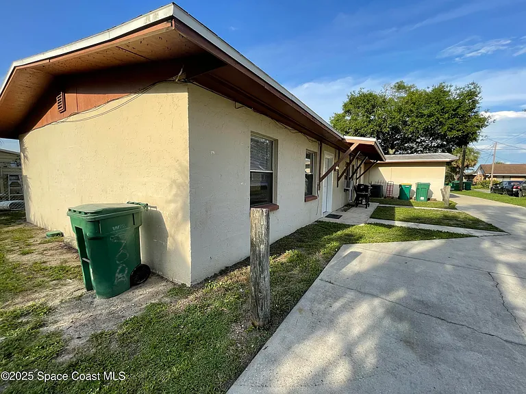 708 S Wilson Ave #C — Photo 16