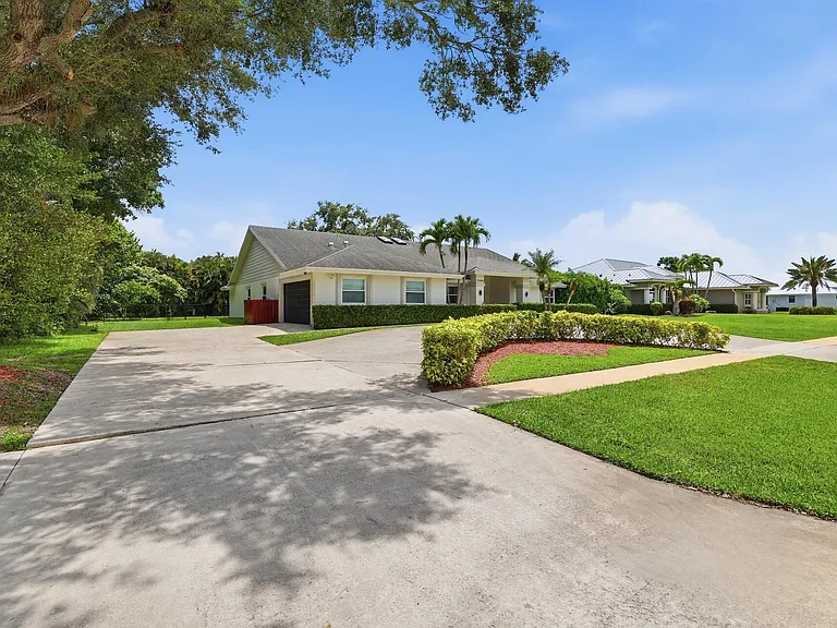 15600 Rolling Meadows Cir — Photo 38