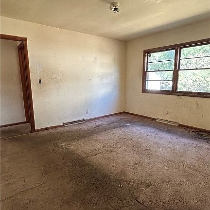 5th image of 43 Eliot Ln