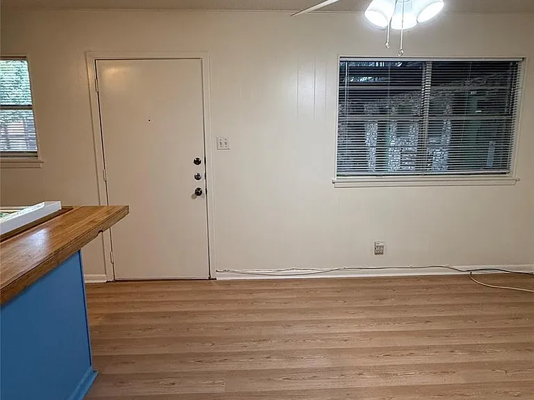 2711 Hemphill Park #A-102 — Photo 6