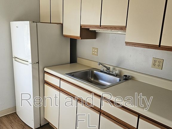 4th image of 2142 Bradford St Unit 1-321