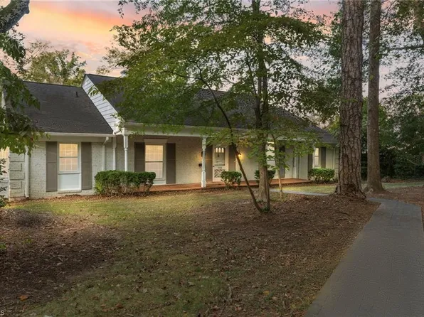 706 W Cornwallis Dr, Greensboro, NC 27408