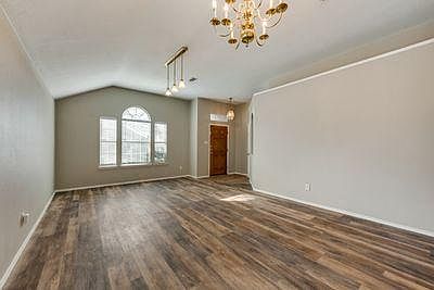 4th image of 4636 Summer Oaks Ln