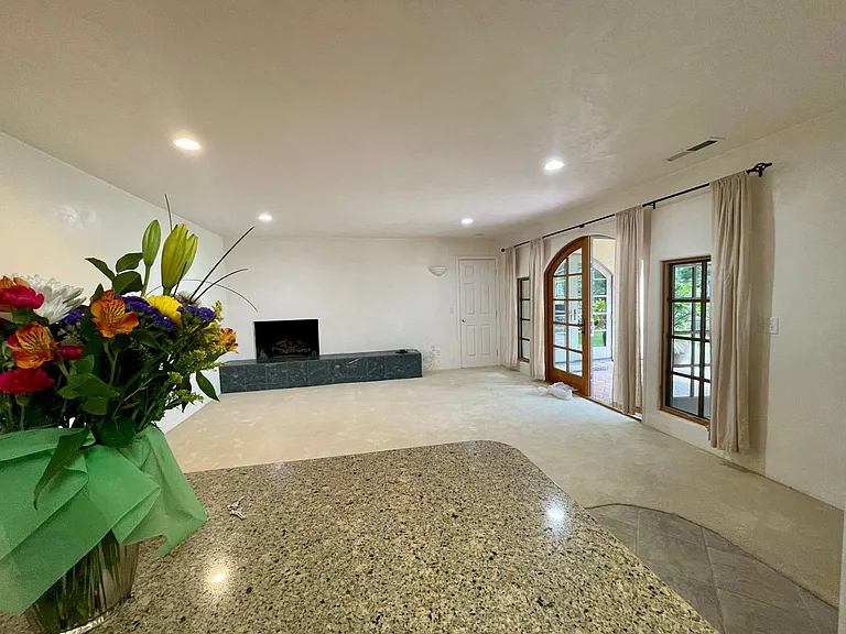 284 Forest Ridge Rd — Photo 2