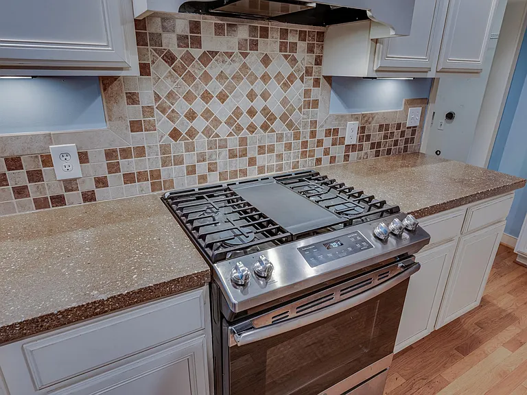 121 Winston Dr — Photo 9