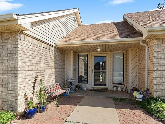3rd image of 18 Happy Hill Dr