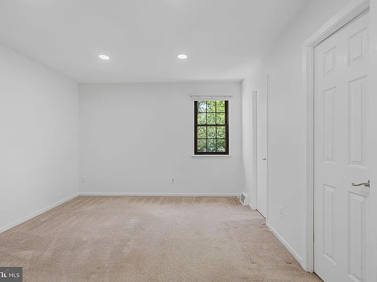 1019 Bancroft Pl — Photo 5