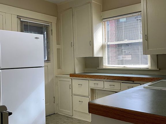 5th image of 2106 Dexter Ave N Unit 1