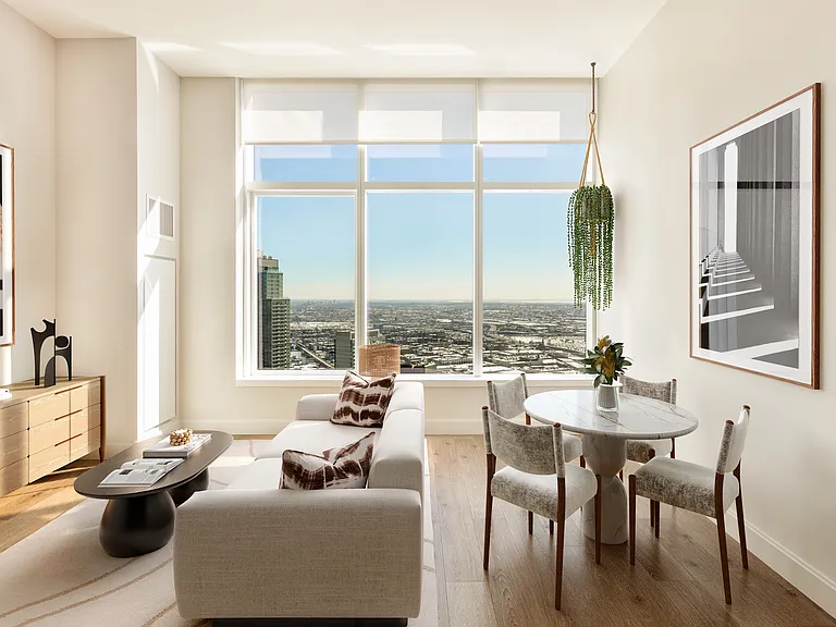 2315 44th Dr #Penthouse 2B — Photo 3