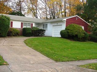 19 Hillsdale Rd, Lawrenceville, NJ 08648