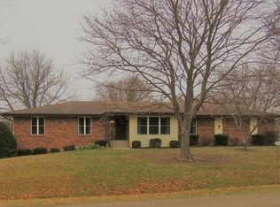 1570 Featherstone Rd, Rockford, IL 61107