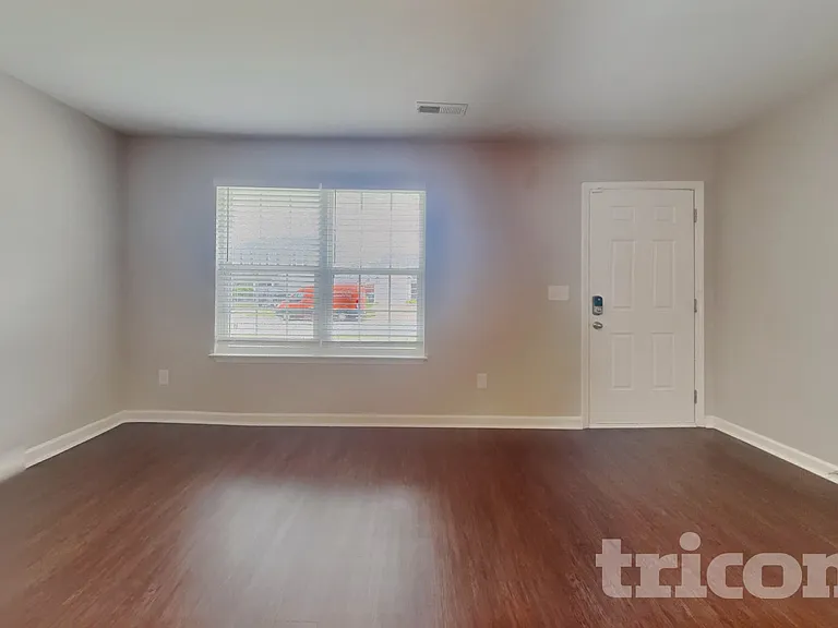 1505 Hamilton Hills Dr — Photo 3