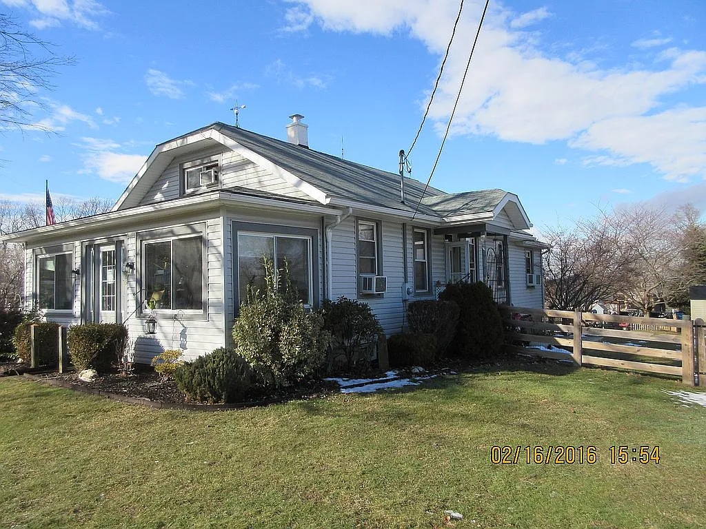 1025 Ginger Dr photo 1