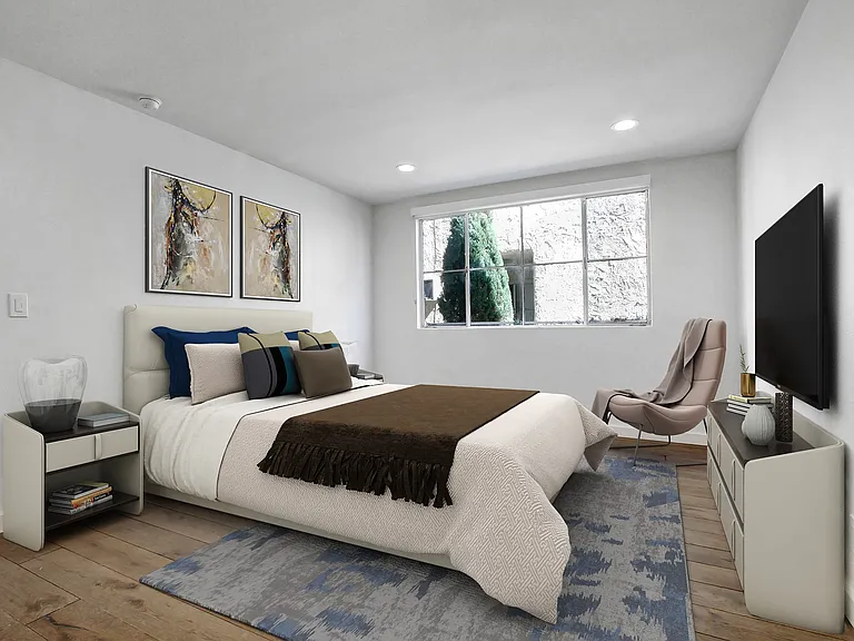 8430 De Longpre Ave — Photo 8