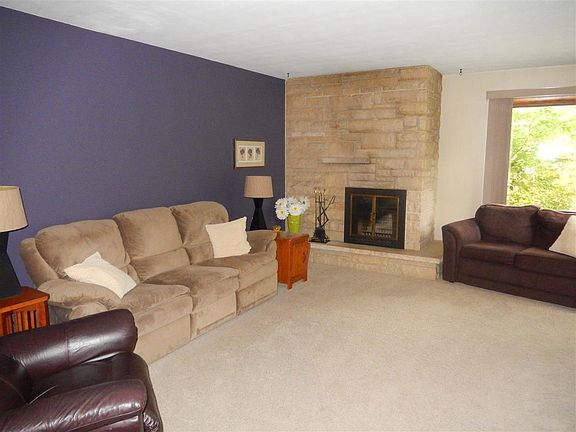 3rd image of 905 Eau Claire Blvd