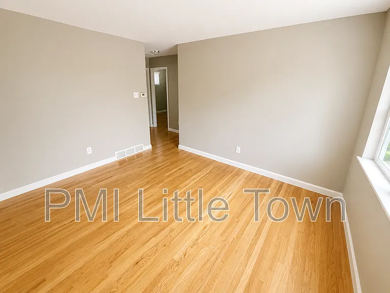 5561 S Cedar St — Photo 9