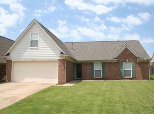 5693 Hunters Chase Dr, Southaven, MS 38672