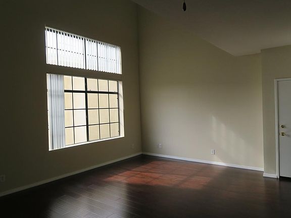 2nd image of 4343 Mammoth Ave APT 12