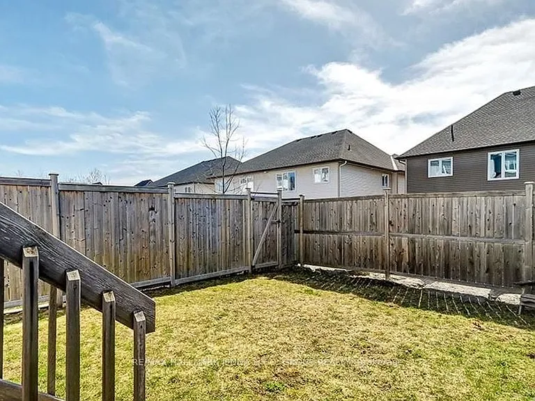 410 Stalwart Cres — Photo 12