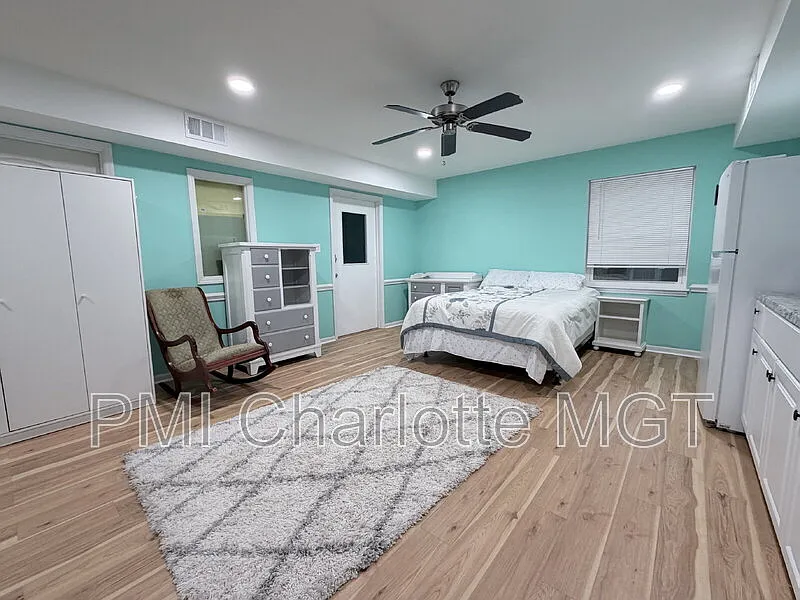 Studio, 1.0 bath, $950 — Photo 3