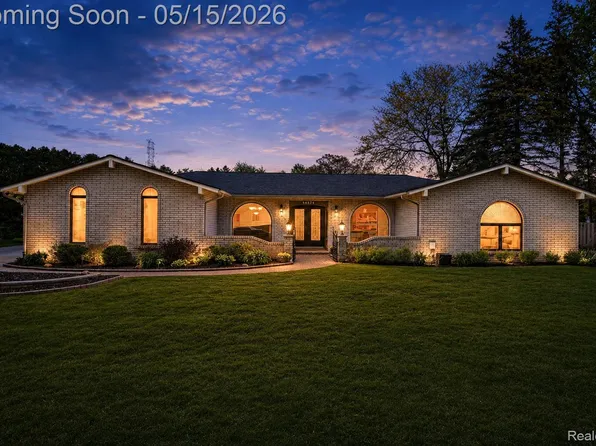 54524 Pocahontas Dr, Shelby Township, MI 48315