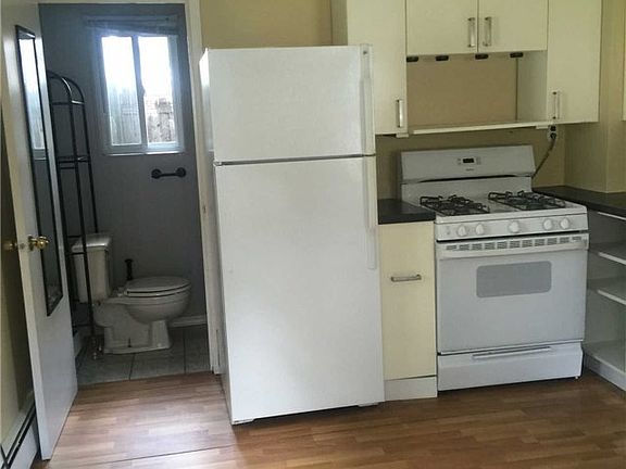 3rd image of 30A Scudder Ave
