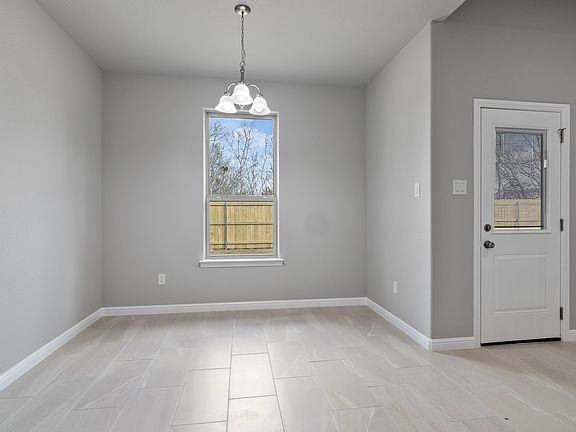 4th image of 605 S Oran Ave