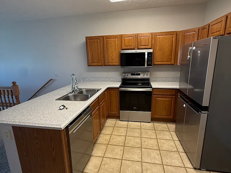 1423 E 42nd St #1423 — Photo 2