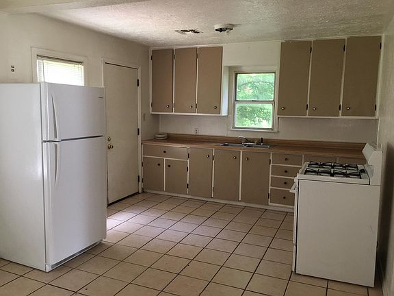 3rd image of 1212 NW Andrews Ave
