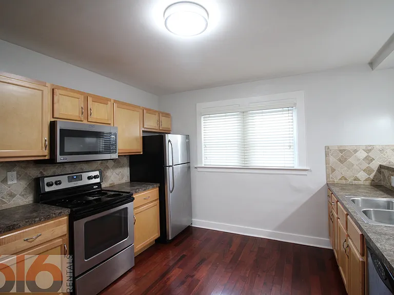 813 Douglas St NW — Photo 3