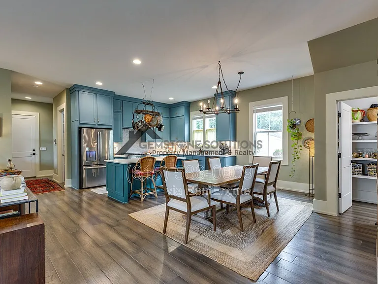 704 W End Cir — Photo 9