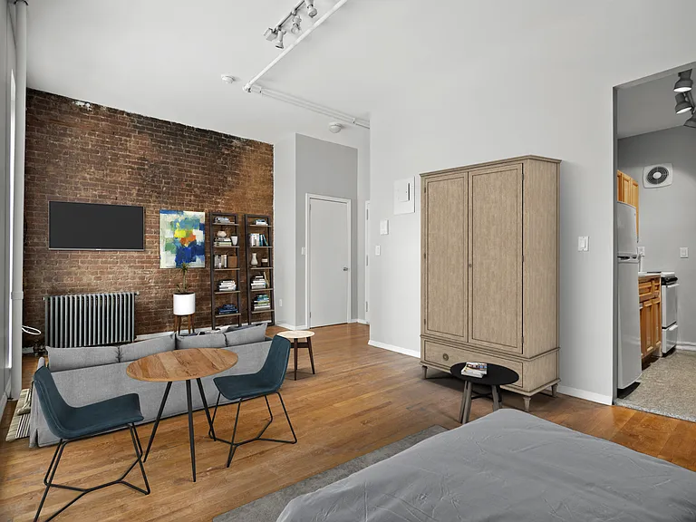 592 9th Ave #2A — Photo 4