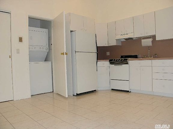 3rd image of 149 Cedrus Ave