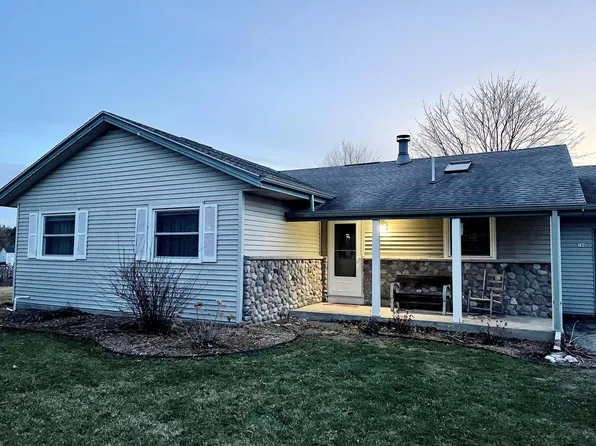 100 Morrissey DRIVE, North Prairie, WI 53153