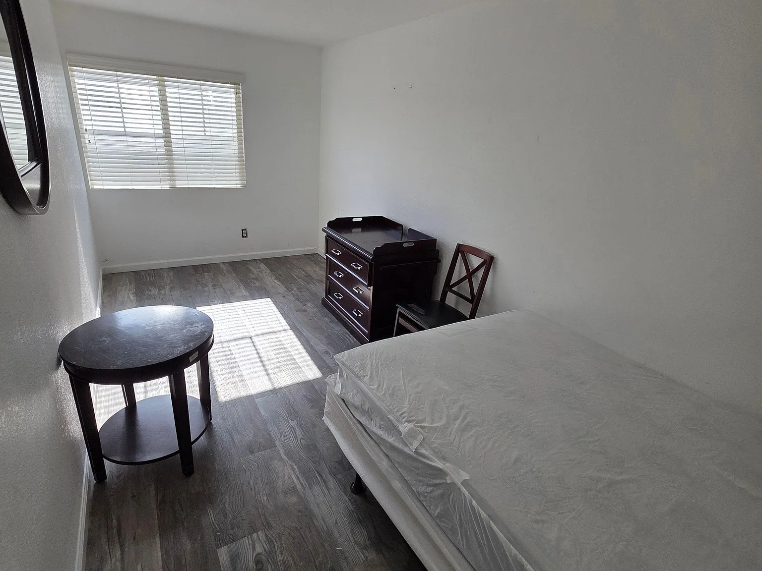 3 bed, 2.0 bath, 3477 sqft, $866 — Photo 1