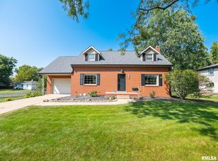 301 E Fernwood St, Morton, IL 61550