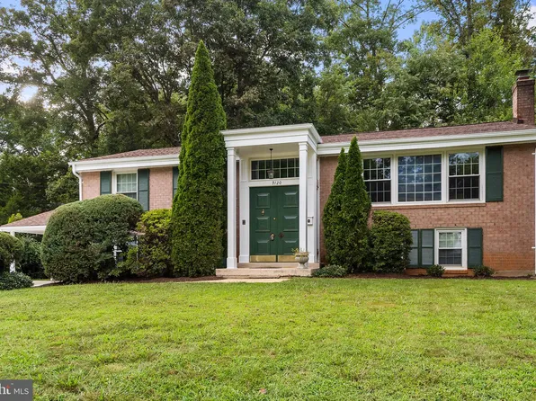 9120 Kristin Ln, Fairfax, VA 22032