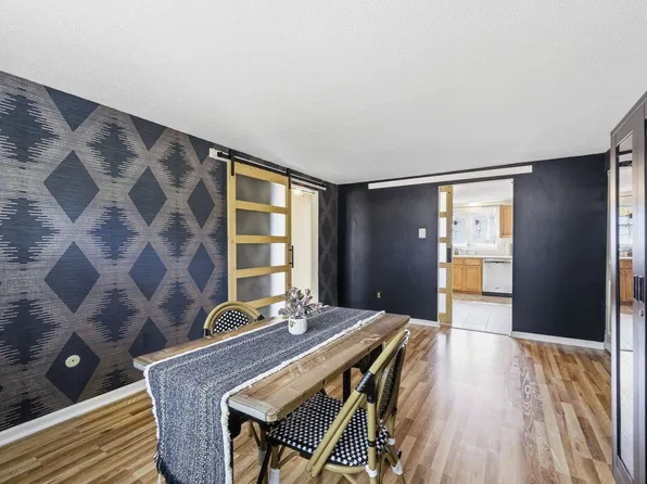 5 Maple Crest Cir APT E, Holyoke, MA 01040