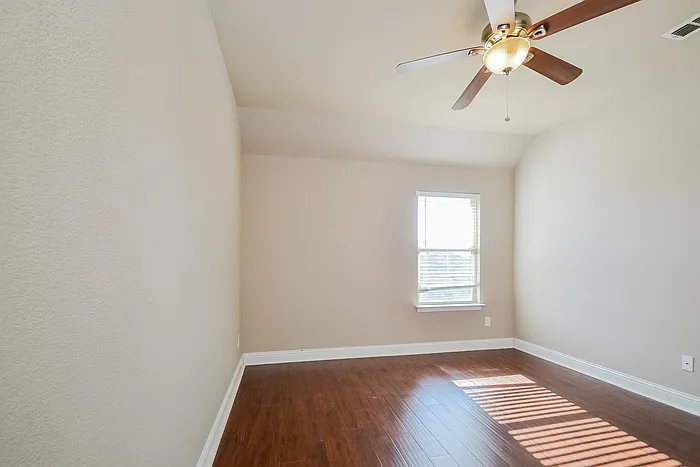 604 Kinghaven Dr — Photo 15