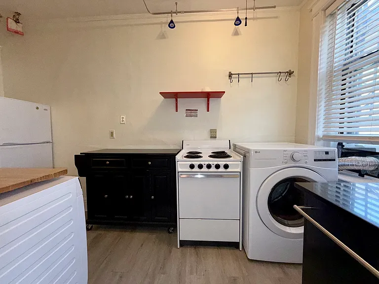 60 Queensberry St #15 — Photo 6
