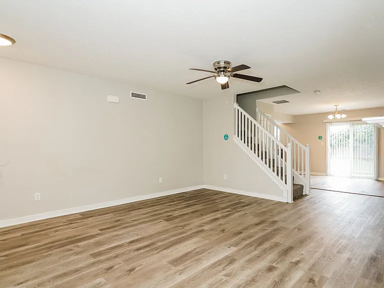 524 Grassy Bend Dr — Photo 5