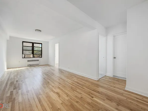 8810 34th Ave APT 5L, Flushing, NY 11372