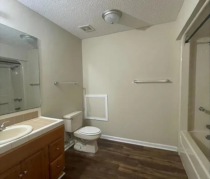8400 Rutherford Dr — Photo 6