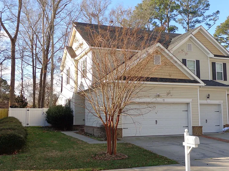 1209 Gunn Hall Dr — Photo 1