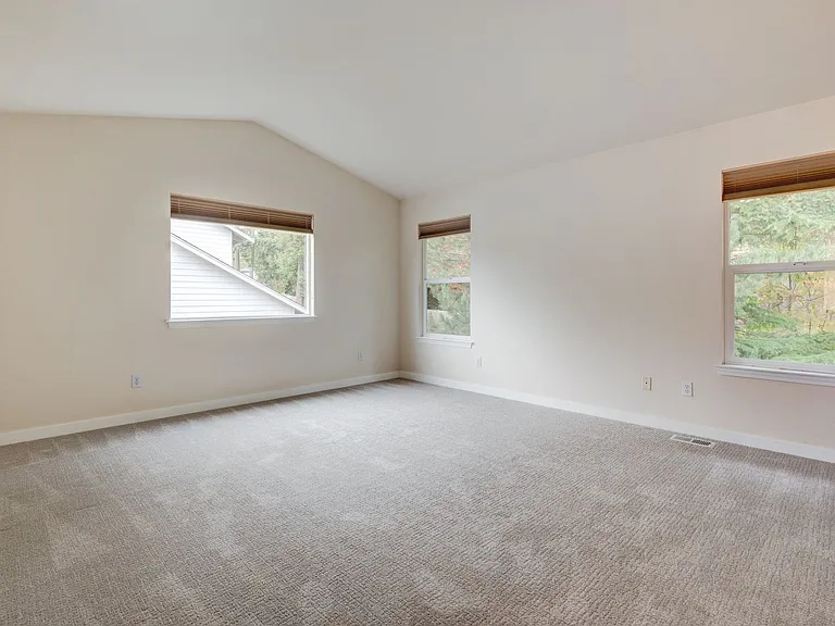 536 SW Regency Dr — Photo 14