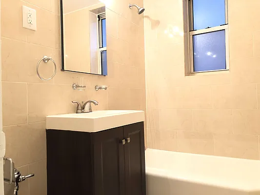 Rented by Kew Forest Realty Inc | media 22