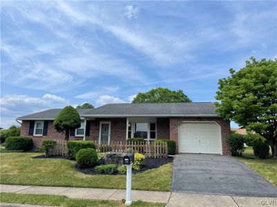 1769 Peachtree Cir, Whitehall, PA, 18052